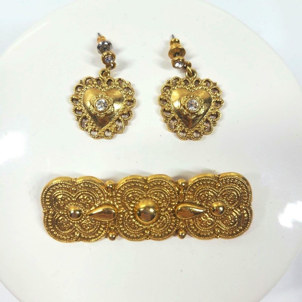 1928 Jewelry Gold Tone Heart Earrings And Bar Collar Pin Jewlery Set